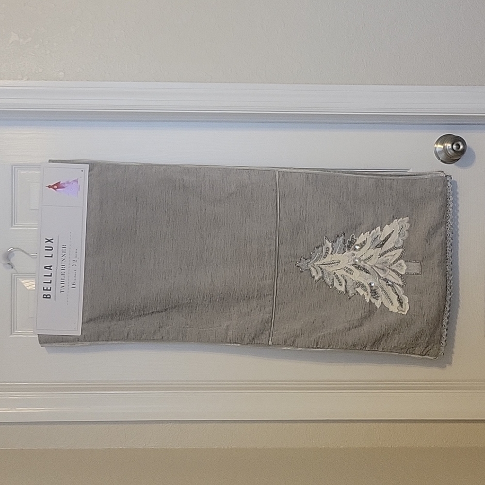 New Christmas Winter Table Runner and Napkins